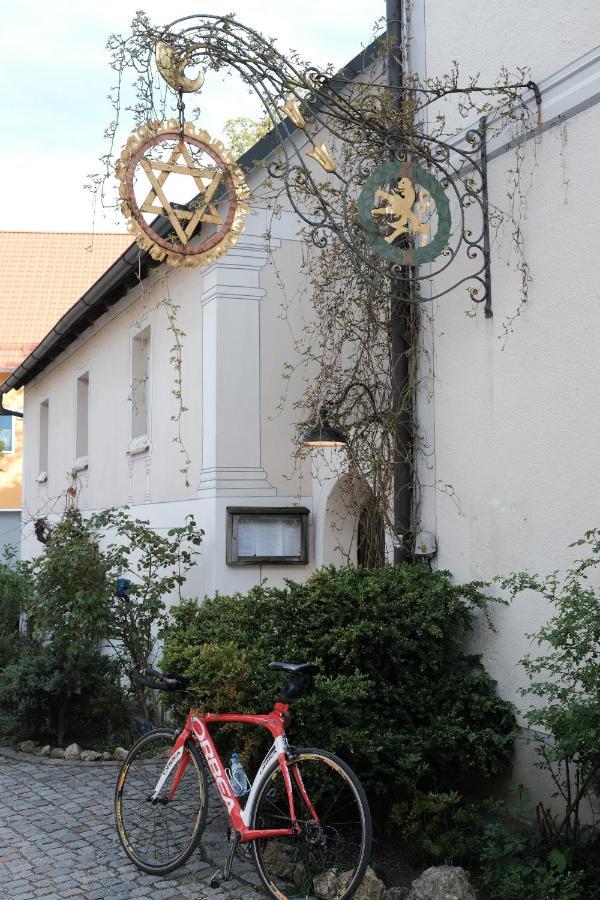 Zum Goldenen Lowen Hotel Kallmuenz Exterior photo
